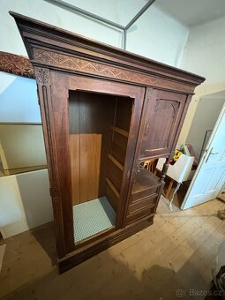 Starožitná skříň po restaurování - 4