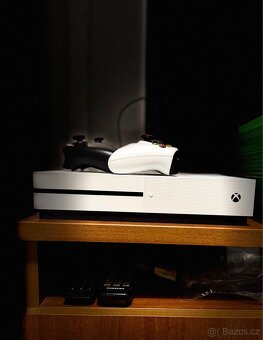 Xbox one s 500gb + 2x ovladač + 11her - 4