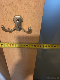 Věšák - 4
