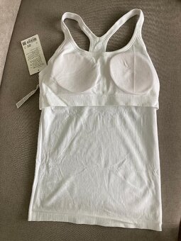 Luxusní bezešvé sportovní tílko/top americké zn. Lululemon - 4
