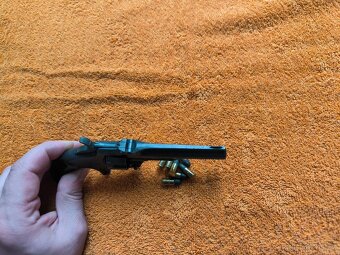 Historický revolver Smith & Wesson SA . 22short - 4