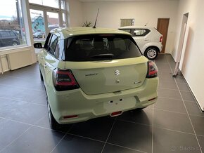 Suzuki SWIFT 1,2 PREMIUM HYBRID NOVÝ VŮZ - 4
