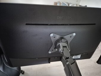 Držak na 2 monitory + 2 monitory - 4