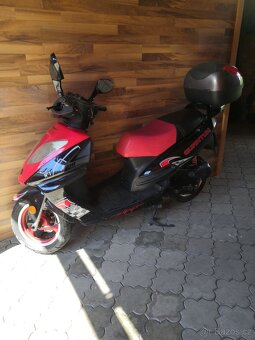 Skutr zipp 50ccm naj. Jen 3200tkm - 4