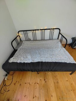 Černá rámová rozkládací postel IKEA - 4