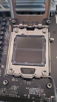 ASUS ROG STRIX B650-A GAMING WIFI - 4