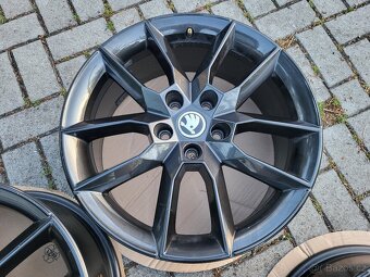 18" Škoda Gemini Black Octavia 3 III 5E 5x112 - 4