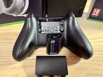 Prodám Xbox series X plus příslušenství - 4