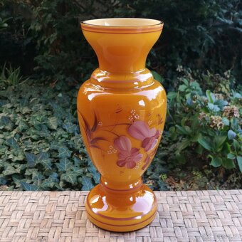 Skleněná VÁZA medovo-hořčičná - s motivy květů - 4