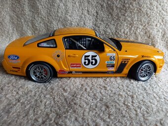Prodám Ford Mustang GT - 1:18 -AutoArt,použitý,limitovaný - 4