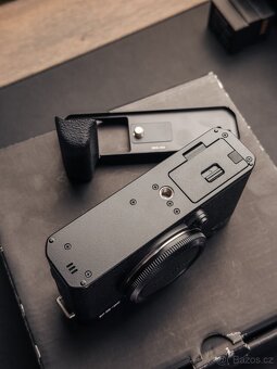 Fujifilm X-E4 - Top stav - 4