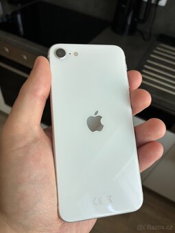 Prodám iPhone SE 2020, 128 GB, bílá barva, skvělý stav - 4