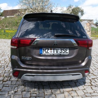 Mitsubiuschi Outlander Plkug in Hybrid - 4