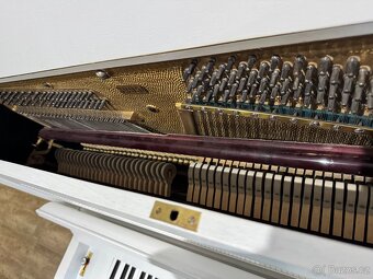 Bílé pianino Petrof - 4