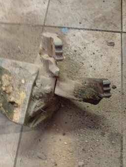 Hydraulická vrtací souprava na bagr - 4