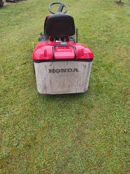 Zahradní traktůrek Honda - 4