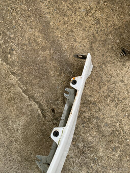 predni blatnik skoda octavia 2 II pravy 1026 bily - 4