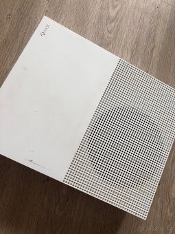 Xbox One S - 4