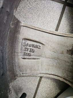 Prodám ORIGINÁLNÍ disky 15" na Fabii III + Pneu Pirelli - 4