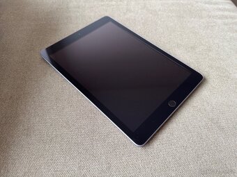 Apple iPad 6. gen 32gb černý, baterie 92% - 4