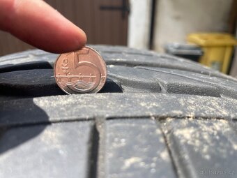 2x Letní pneu Bridgestone 275/40 R20 - 4
