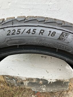 Zimní pneu Michelin 225/45 R18 DOT 3522 - 4