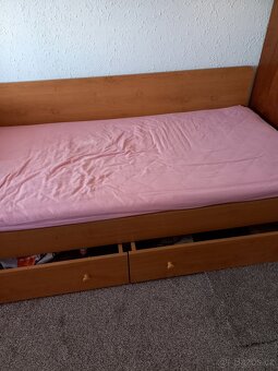 DŘEVĚNA POSTEL - VELKY ÚLOŽNÝ PROSTOR - 4