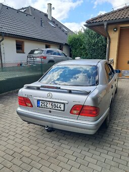 Mercedes E 220 D - 4