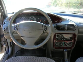 Dodge Stratus - 4