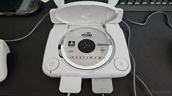 PlayStation One + LCD display + Tekken 3 - 4