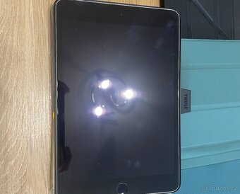 Prodám iPad Mini 4 stříbrný 128GB - 4