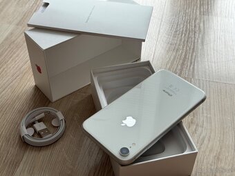 Apple iPhone Xr 64Gb White / Bílý - 4