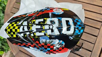 Nová dětská helma černo Aero - 4