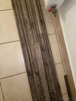 DŘEVĚNÁ PODLAHOVÁ LIŠTA cca 20m - 4