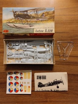 Modely letadel,KP, plastové stavebnice. - 4