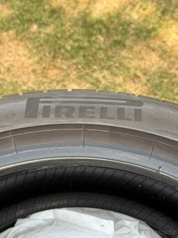 PIRELLI 245/40 R 19 - Použité 5-5.3 mm - 4
