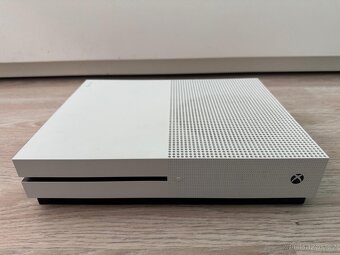 Xbox One S 1TB - 4