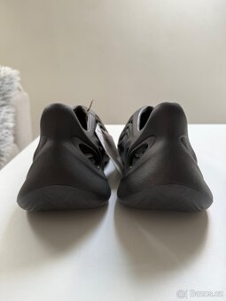 Adidas Yeezy Foam RNNR Onyx - 4