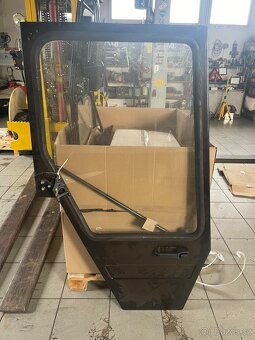 Dveř leva,práva Traktor Belorus 320 originální - 4