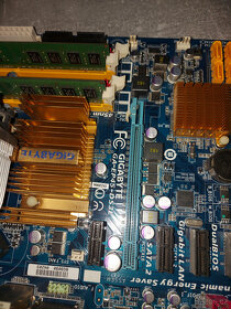Gigabyte GA-EP45-DSL3 + CPU + 4GB DDR2 - 4