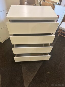 Hezká bílá 4 šuplíková komoda IKEA MALM - 4
