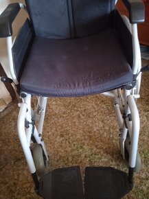 Invalidní vozík - skládací - 4