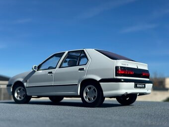 RENAULT/ DACIA zberatelsky model v mierke 1:18. - 4