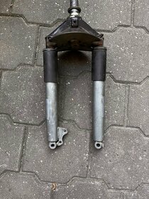 Skútr Peugeot Speedake přední vidlice - 4
