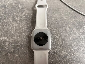Apple Watch SE 44mm - 4