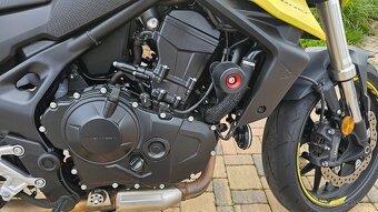 Honda CB750 Hornet - 4