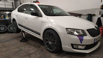 Škoda Octavia III 3.generace boční dveřní lišty originál - 4