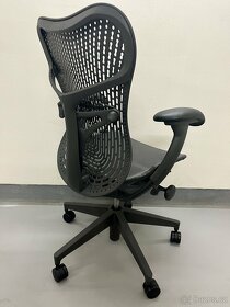 Kancelářská židle Herman Miller Mirra 2 - 4