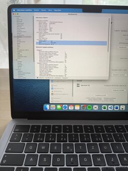 MacBook Air 13,6" (2022) M2, 8GB RAM, 512GB + příslušenství - 4