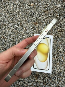 IPhone 15 - baterie 100% - 4